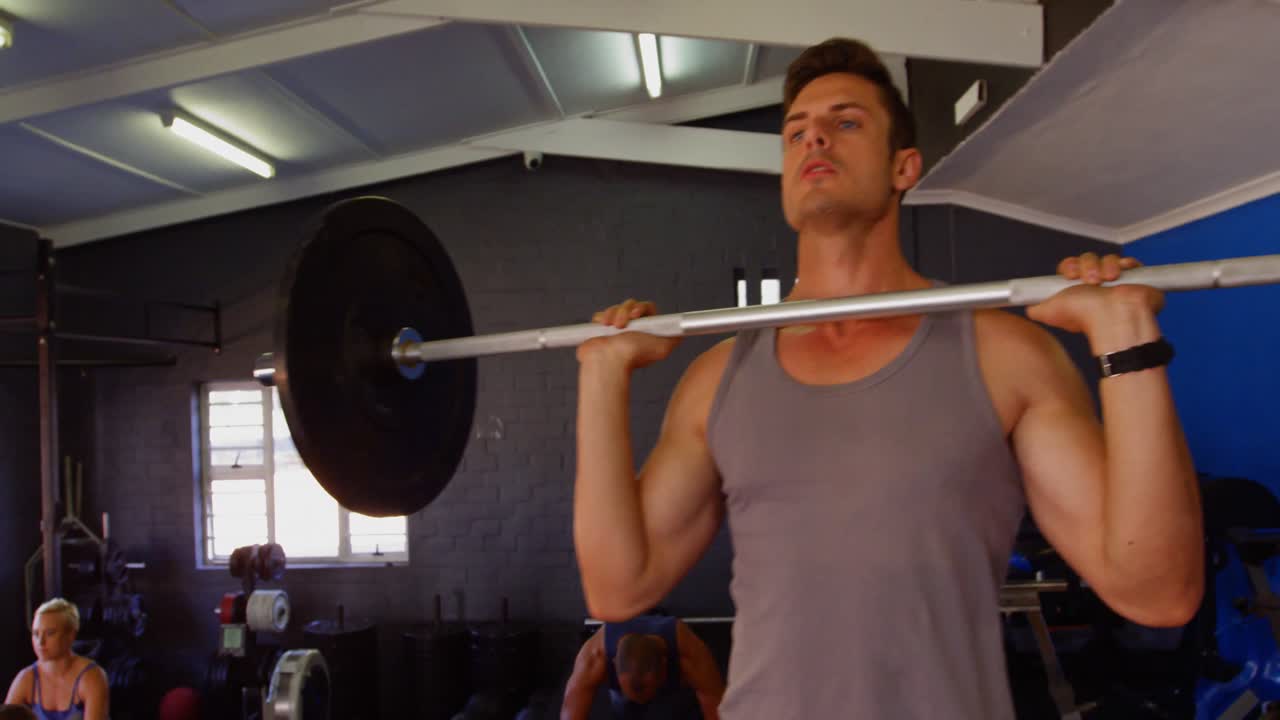 운동 을 하는 피트니스 사람 들 의 집단