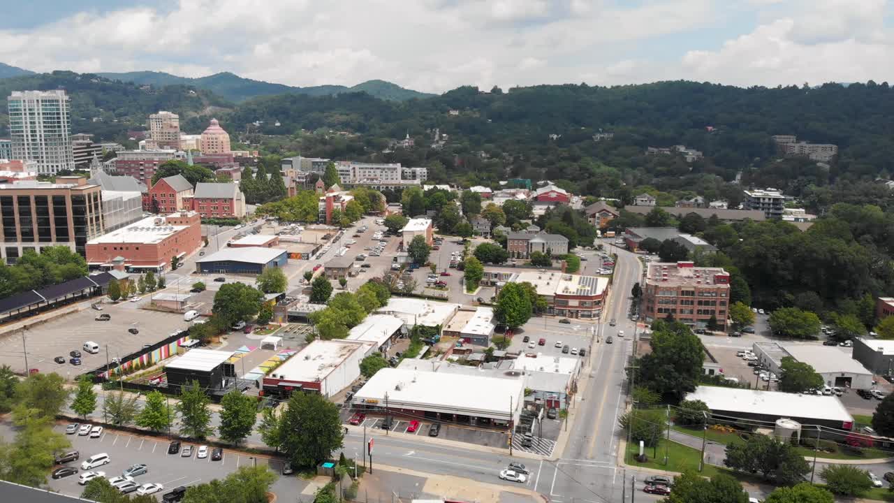 k drone video del centro de asheville nc visto
