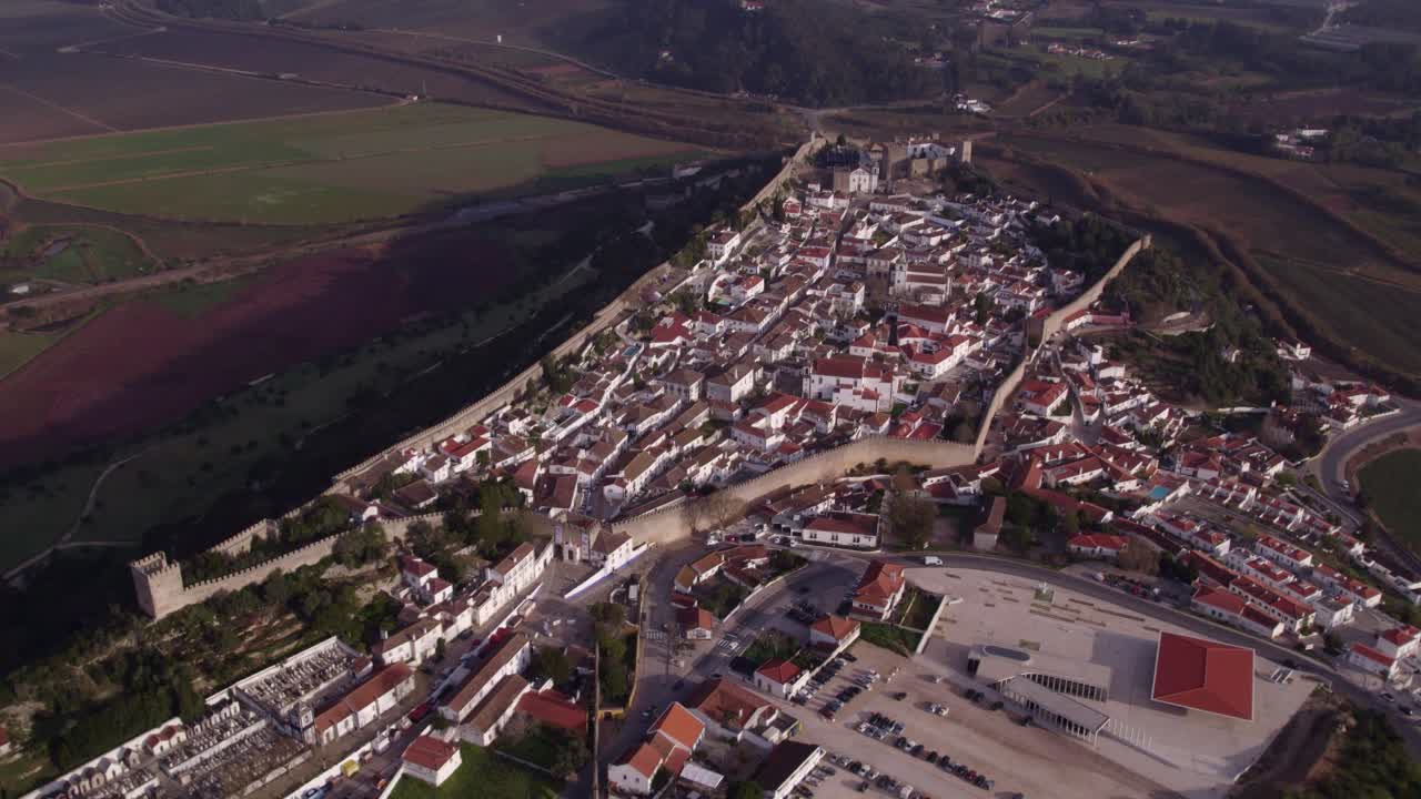 Castello a Obidos con case, Portogallo, Leiria