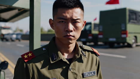 personal militar en uniforme