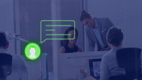 animación de iconos de los medios sobre diversas personas de negocios discutiendo el trabajo