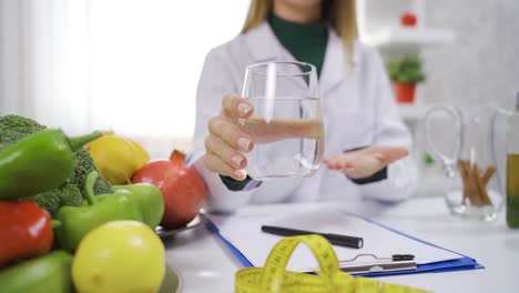 el dietista da sugerencias para una vida saludable.