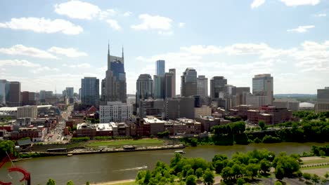 Nashville,-Tennessee-skyline-with-drone-video-moving-down