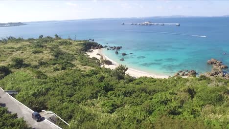 Vogelperspektive-Des-Strandes-In-Okinawa,-Japan