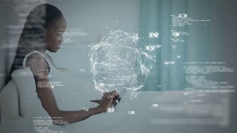 animación del globo de la red de conexiones procesamiento de datos sobre la mujer usando tableta digital