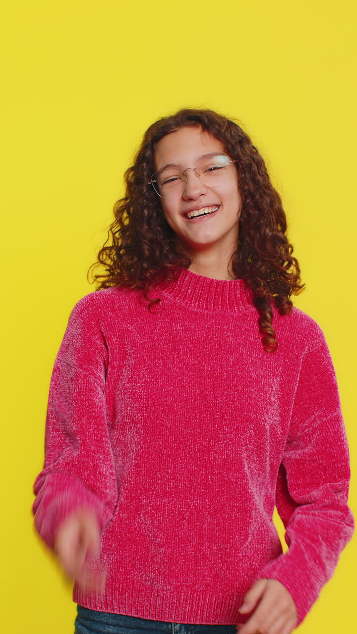 Amused smiling cheerful girl laughing out loud funny ridiculous joke anecdote bullying abuse