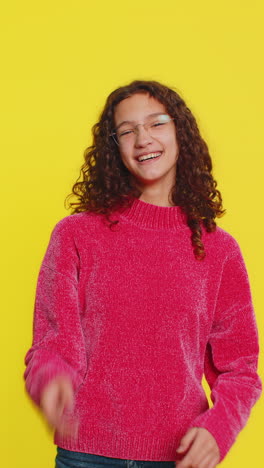 amused smiling cheerful girl laughing out loud funny ridiculous joke anecdote bullying abuse