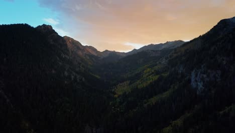 Beautiful-aerial-view-of-the-autumn-forest-in-the-mountains-of-Big-Cottonwood-Canyon-located-in-Utah,-USA