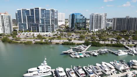 Downtown-Sarasota,-Florida-on-a-bright-sunny-day