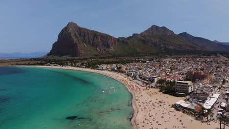 drone cinematográfico filmado por encima de san vito lo capo