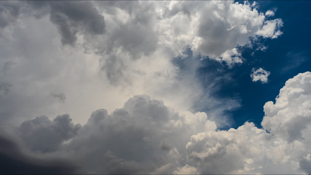 cielo dramático con nubes