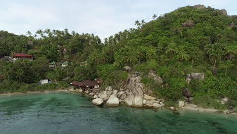 vista aérea de una laguna tropical