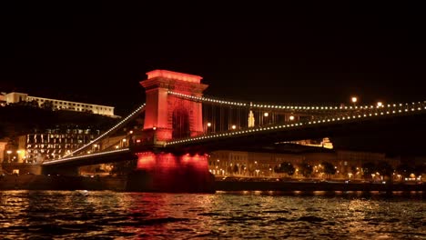 Iconic-Chain-Bridge-over-the-Danube-River-illuminated-with-night-light,-Hungary