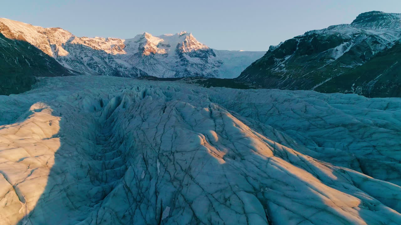 skaftafell glacier 햇볕에 쬐인 곡선 vatnajökull 국립 공원 빙하 기울기 산맥, 공중보기