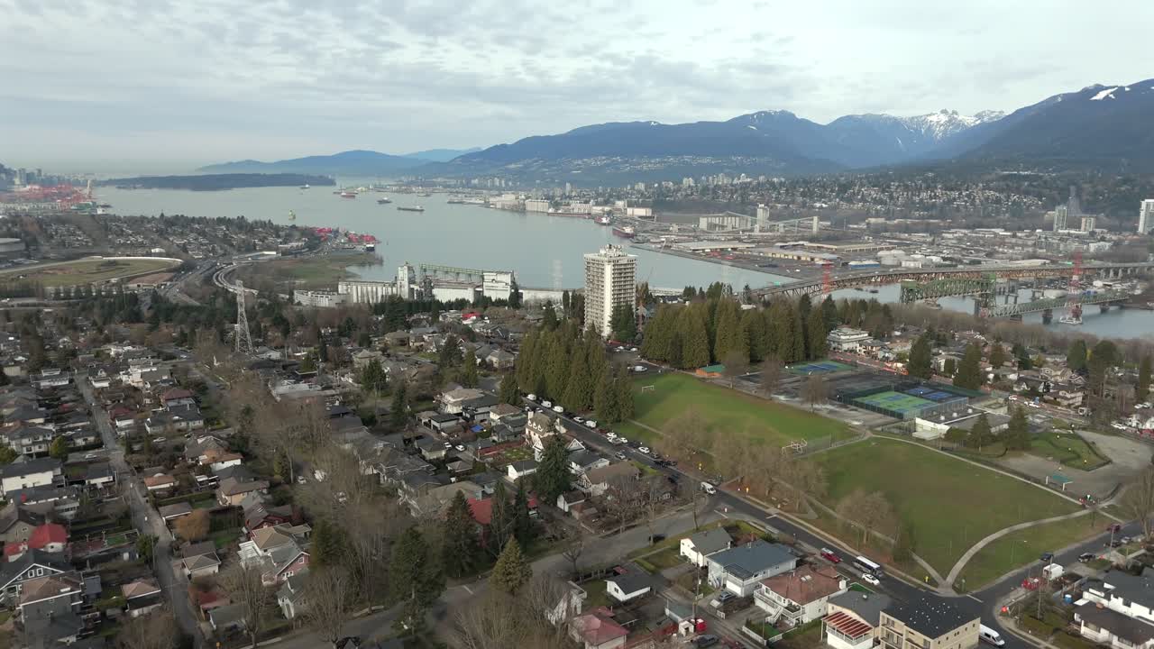 Burnaby Heights, quartiere residenziale a North Burnaby, Columbia Britannica, Canada. Ripresa aerea con drone