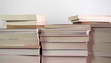 creciente pila de libros lapso de tiempo