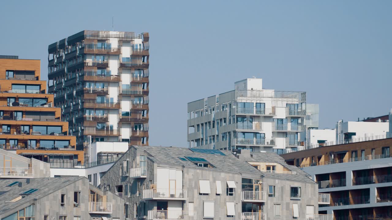 código de barras de oslo edificios altos horizonte de la ciudad con arquitectura moderna y cielos azules