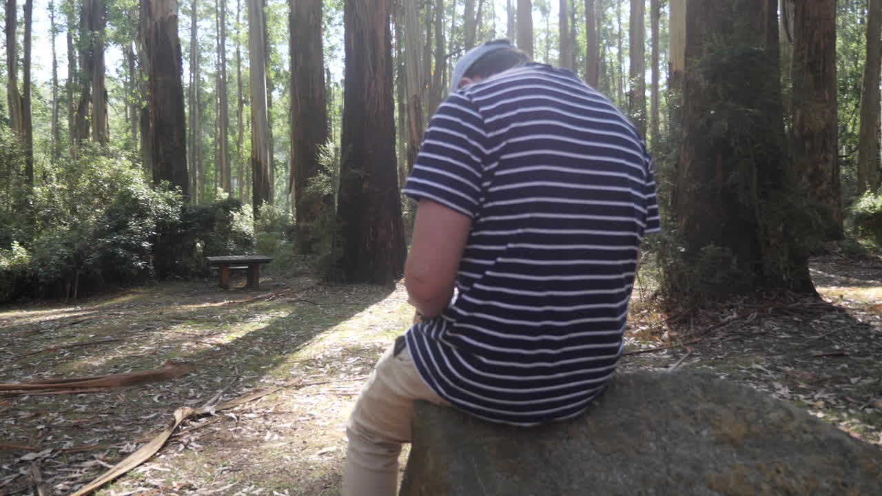 드론을 날리는 남자