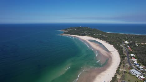 Paisaje-Marino-Turquesa-De-Byron-Bay-En-Nueva-Gales-Del-Sur,-Australia---Panorámica-Aérea