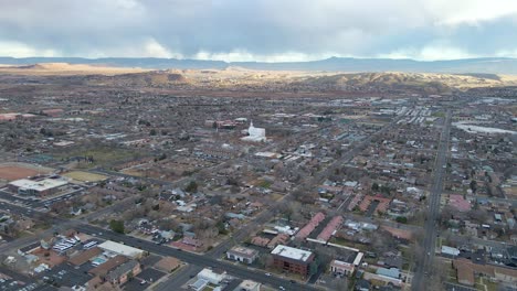 vista aérea de st george town, temple y dixie state university, utah