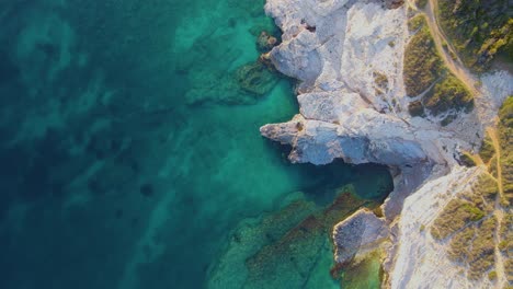 Tolle-Drohnenaufnahmen-Von-Einem-Ruhigen-Strand