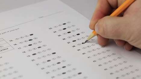 Ausfüllen-Von-Blasen-Bei-Einem-Multiple-Choice-Test