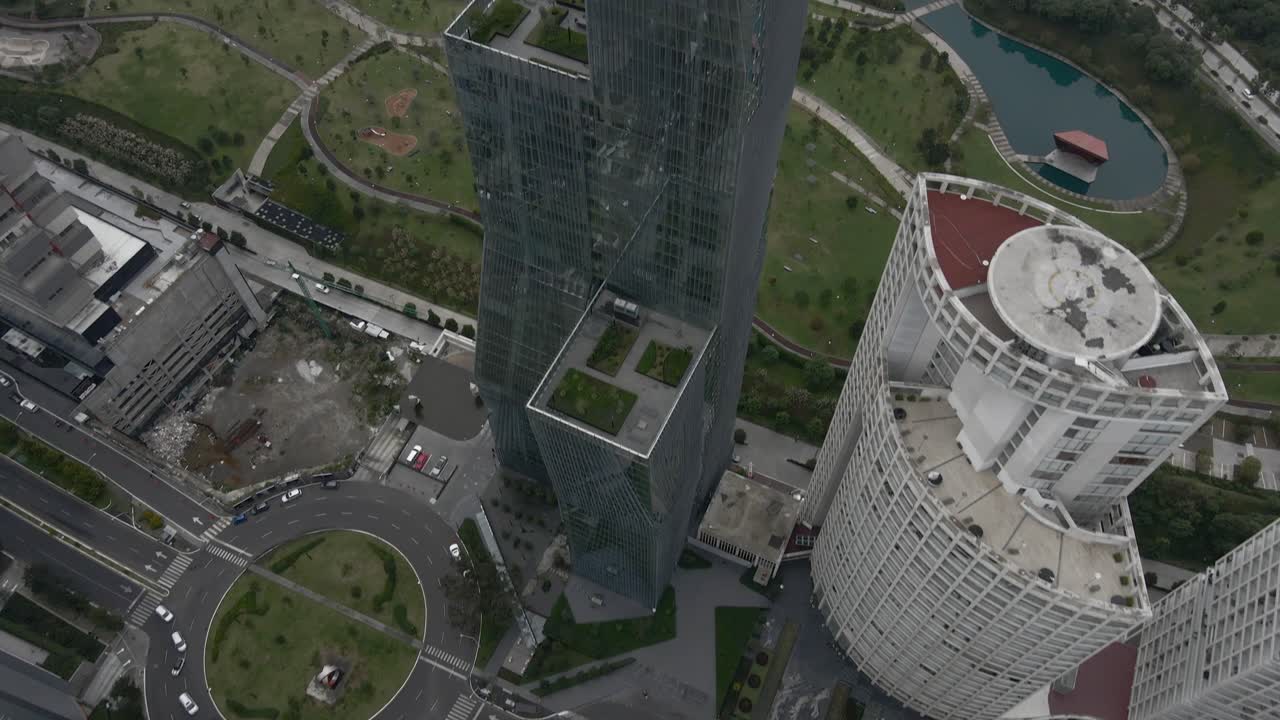 edificios del distrito comercial de santa fe con helipuerto en la ciudad de méxico, aérea