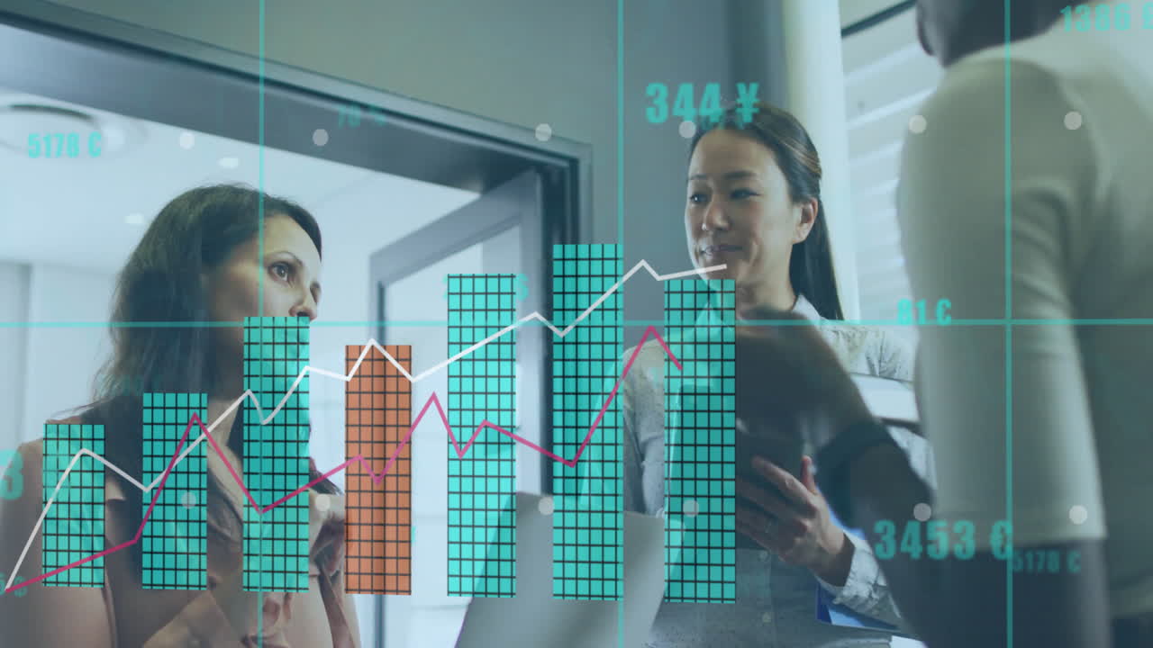 animación del procesamiento de datos financieros sobre diversas personas de negocios en la oficina