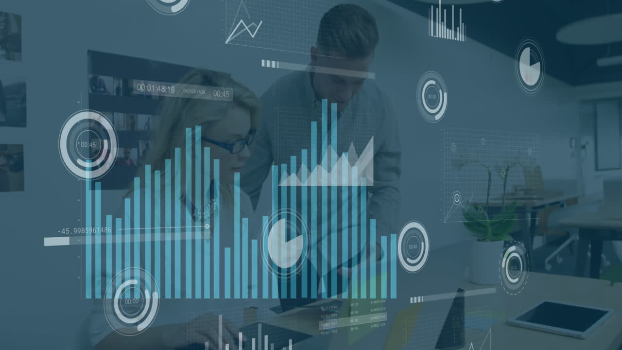 animación del procesamiento de datos financieros sobre diversas personas de negocios que trabajan en la oficina