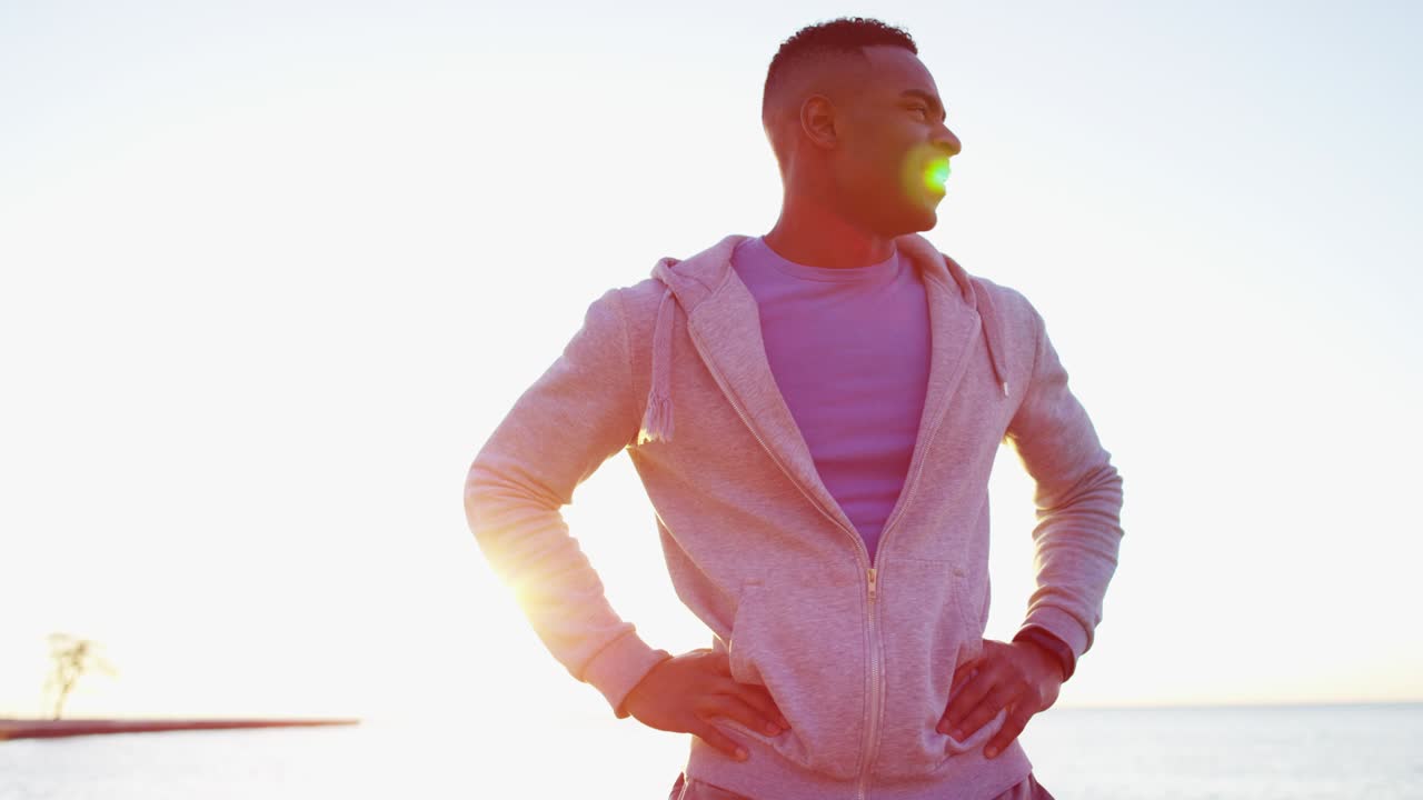 아프리카계 미국인 남성 체중 감량 훈련 스마트 시계를 착용