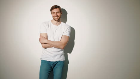 man in white t-shirt and jeans