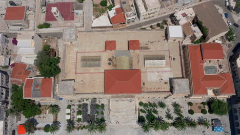 Aerial:-Crane-shot-of-Miaouli-square-and-city-hall-building-in-Ermoupoli-of-Syros-island,-Greece-during-morning