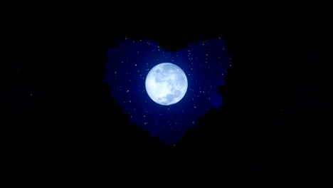 mirando hacia arriba a través de un corazón de árboles contra la luna llena y las nubes de lapso de tiempo, 4k
