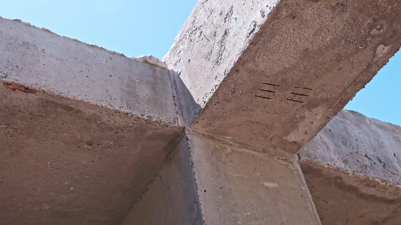 Beautiful, structural concrete formwork for a reinforced cantilever balcony of a house