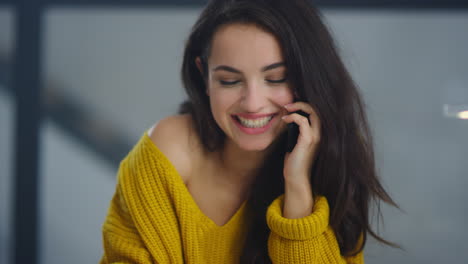 cheerful girl laughing cellphone at workplace. relaxed business woman smiling