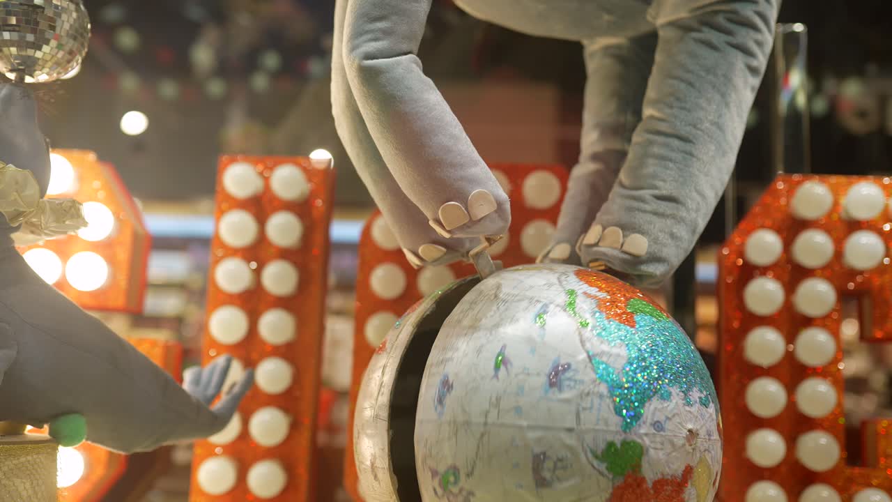 세계 를 가진 서커스 테마 의 창문 전시