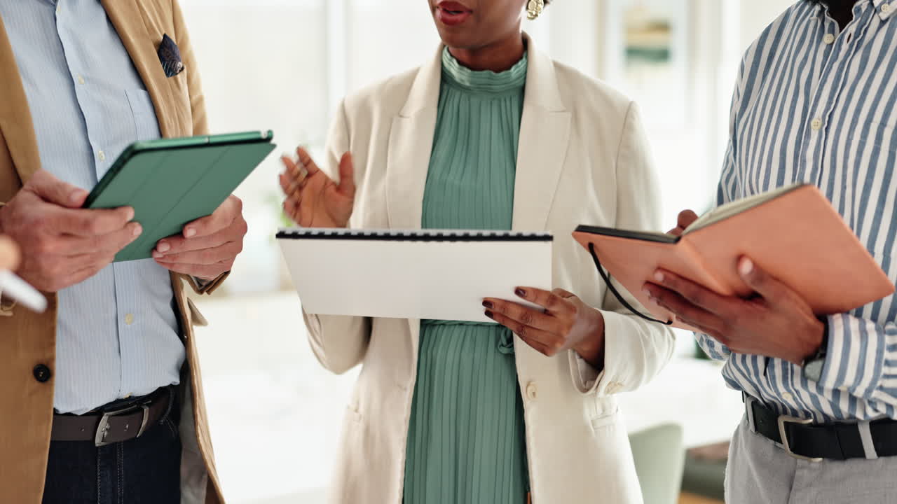 reunión de negocios con un equipo diverso