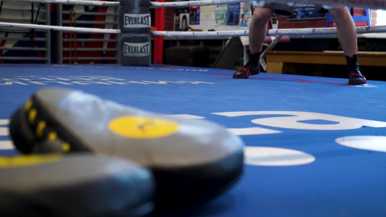 링에서 권투 훈련 세션