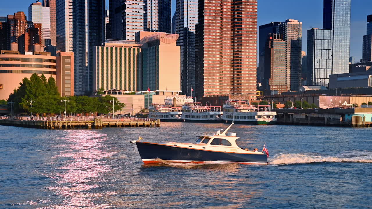 New York, USA, 4 August 2025: Motor yacht cruising near Manhattan skyline New York. A motor yacht sails along the Hudson River near Manhattan’s waterfront
