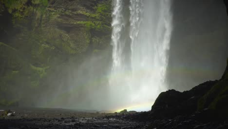 Doppelter-Regenbogen-Am-Wasserfallgrund