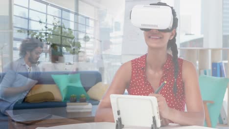 animación de una mujer de negocios caucásica en auriculares vr sobre personas que caminan y paisaje urbano