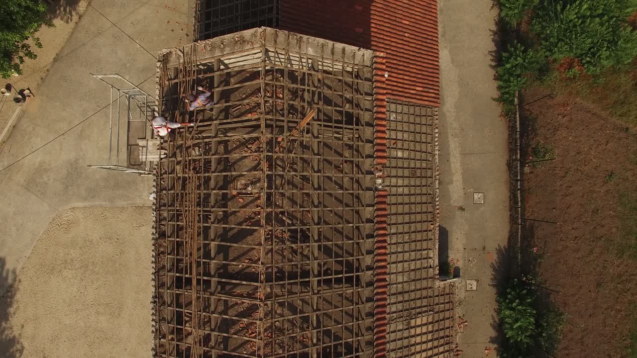 nuevo techo de construcción residencial enmarcamiento de la casa vista superior