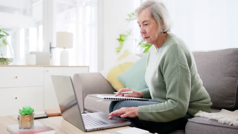 Laptop,-Schreibutensilien-Und-Unterlagen-Für-Die-Buchhaltung