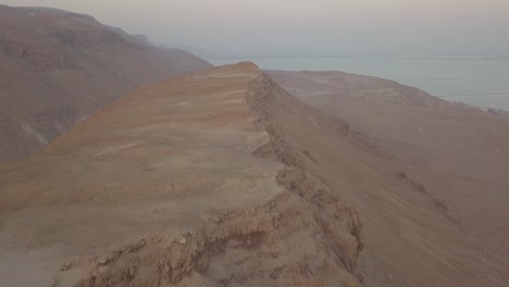 Luftaufnahme-Eines-Fast-Kahlen-Hügels-Auf-Dem-Berg-Sodom-In-Der-Nähe-Des-Toten-Meeres-In-Israel,-Ca.-März-2019