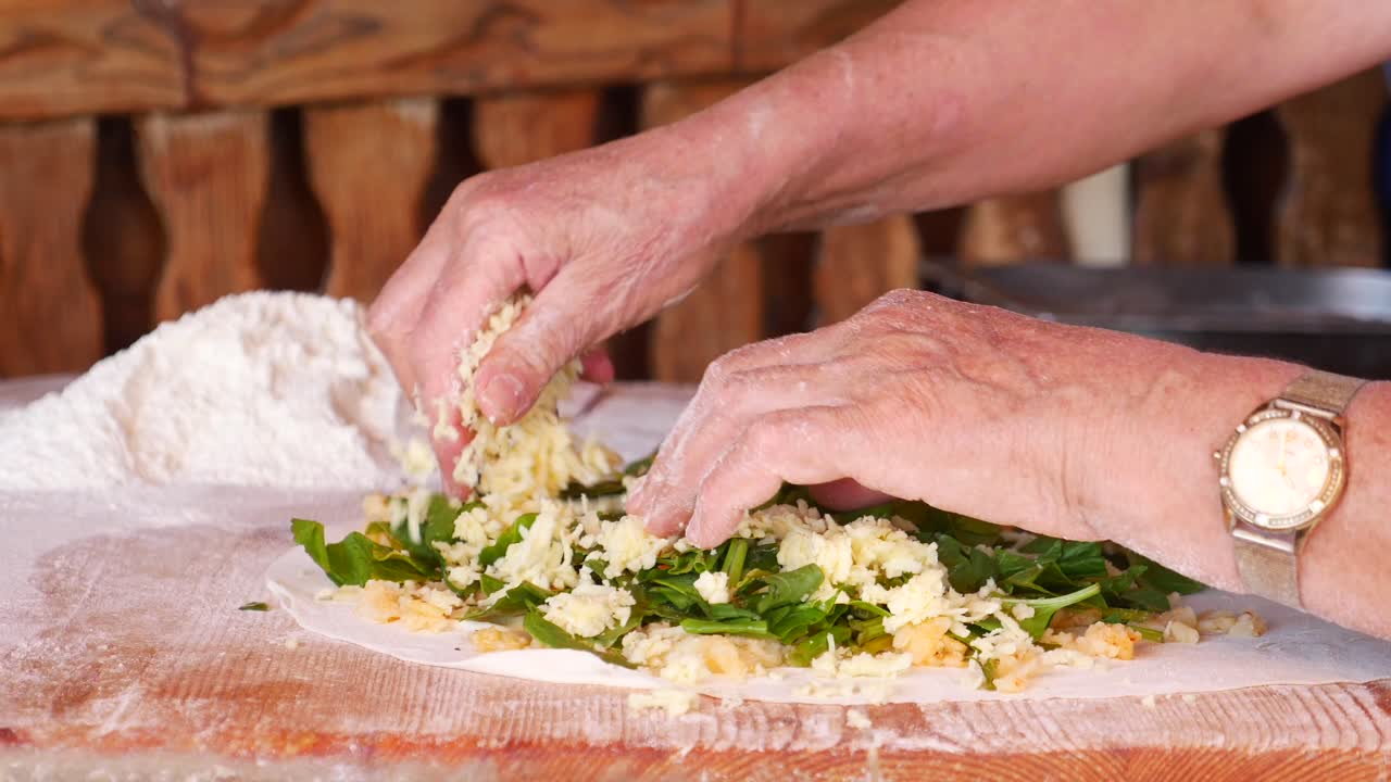 Primo piano di una persona che prepara un pasto delizioso con ingredienti freschi