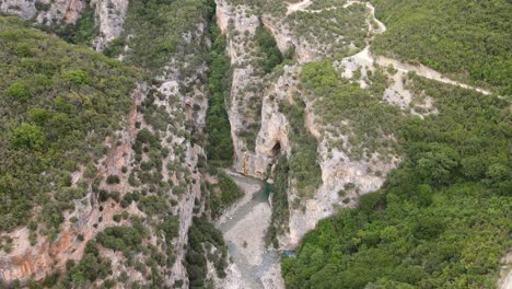 aguas termales en el hermoso país de albania, permet