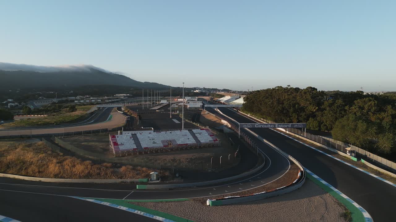 vista aérea del circuito de carreras de estoril en portugal.