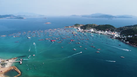 Fish-farming-and-marine-activity-in-tropical-waters-of-Vietnam