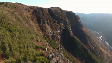 Big-canadian-mountain-during-a-beautiful-autumn-sunset