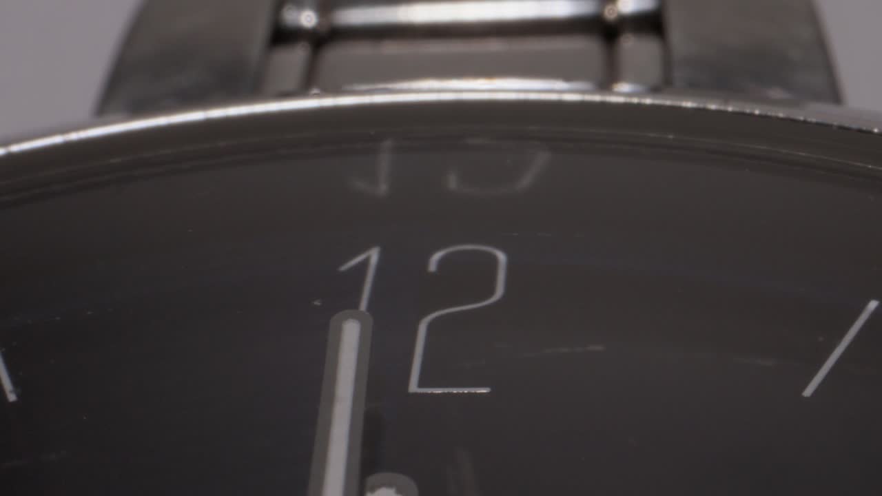 segundos mano moviéndose en la mano ver vista de cerca